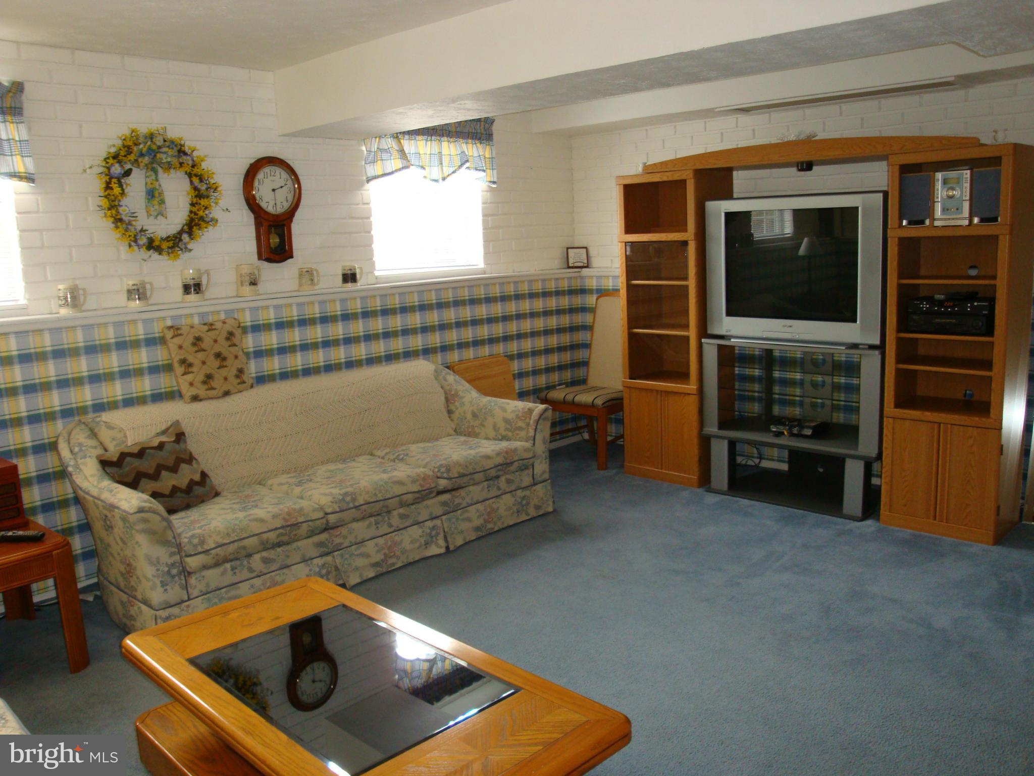 9010 Moonstone Road Baltimore, MD 21236 - Photo 18 of 30 Family Room