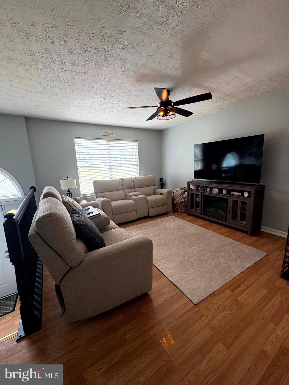 133 Woodrow Road Winchester, VA 22602 - Photo 6 of 42 Living Room
