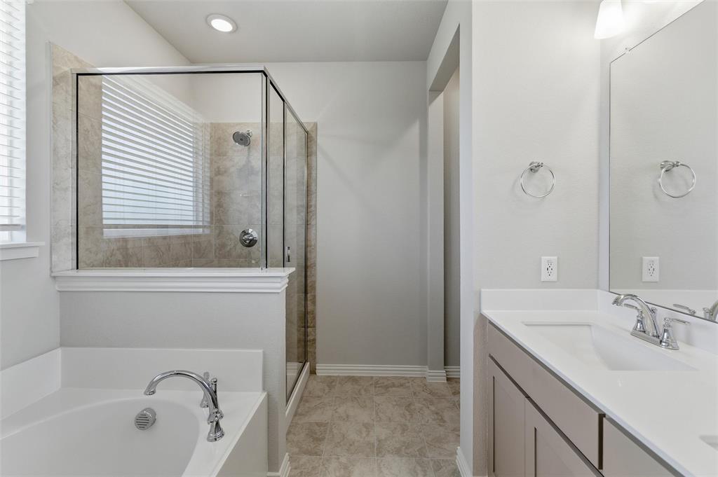 2627 Witness Tree Road Terrell, TX 75161 - Photo 17 of 27 a bathroom with a tub sink and mirror