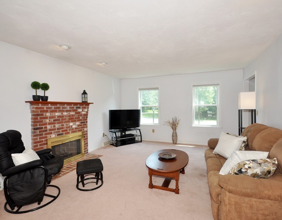 10 May Road Westford, MA 01886 - Photo 5 of 19 Gallery Image 5