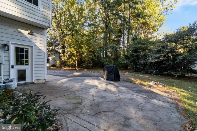 a view of back yard of the house