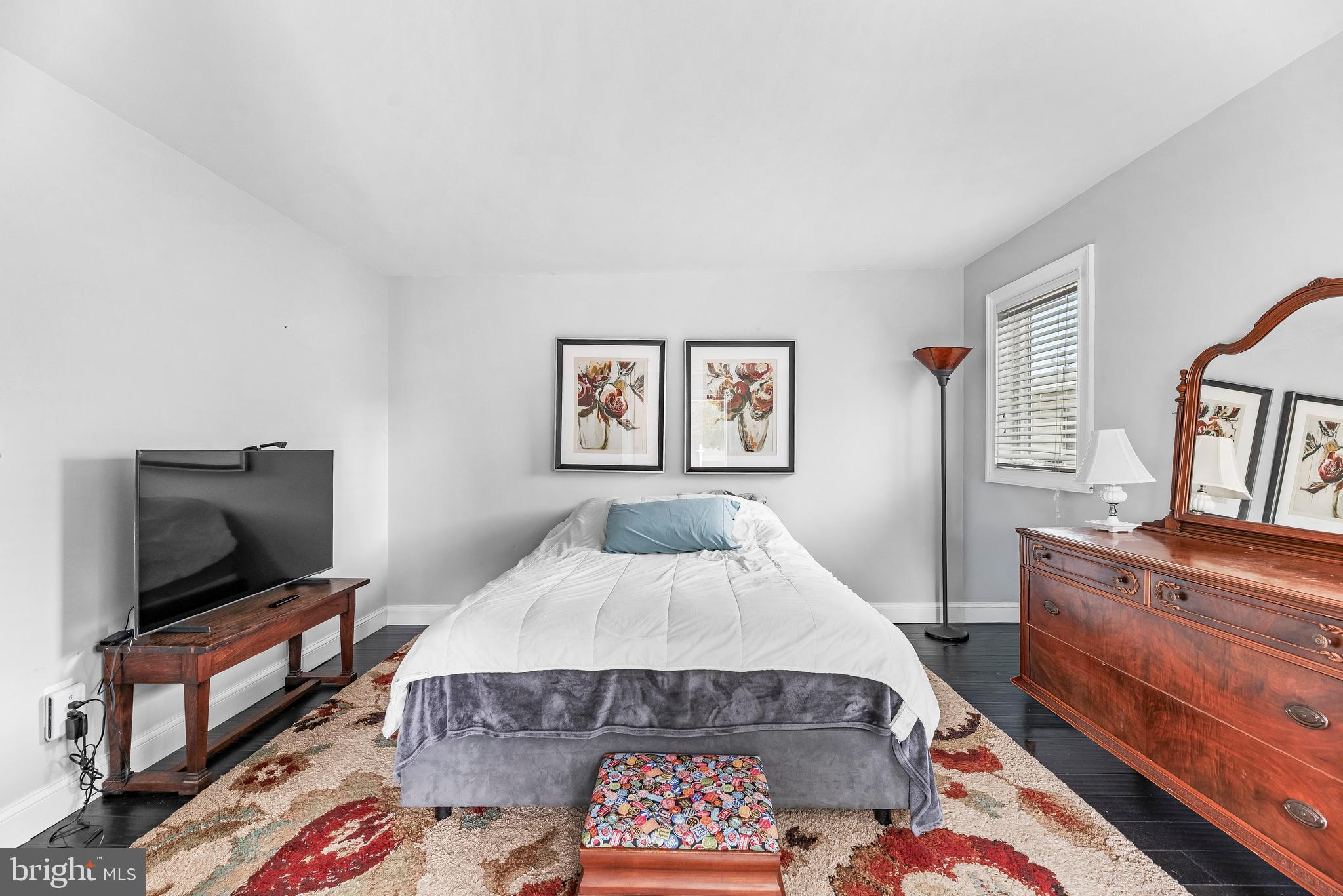 3095 Calvert Boulevard Lusby, MD 20657 - Photo 34 of 105 a living room with furniture and a flat screen tv