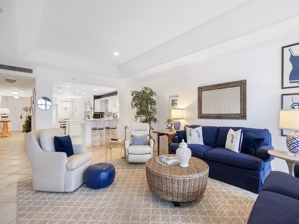 940 Turtle Cove Lane, Unit 302 Vero Beach, FL 32963 - Photo 4 of 30 a living room with furniture a couch and a potted plant