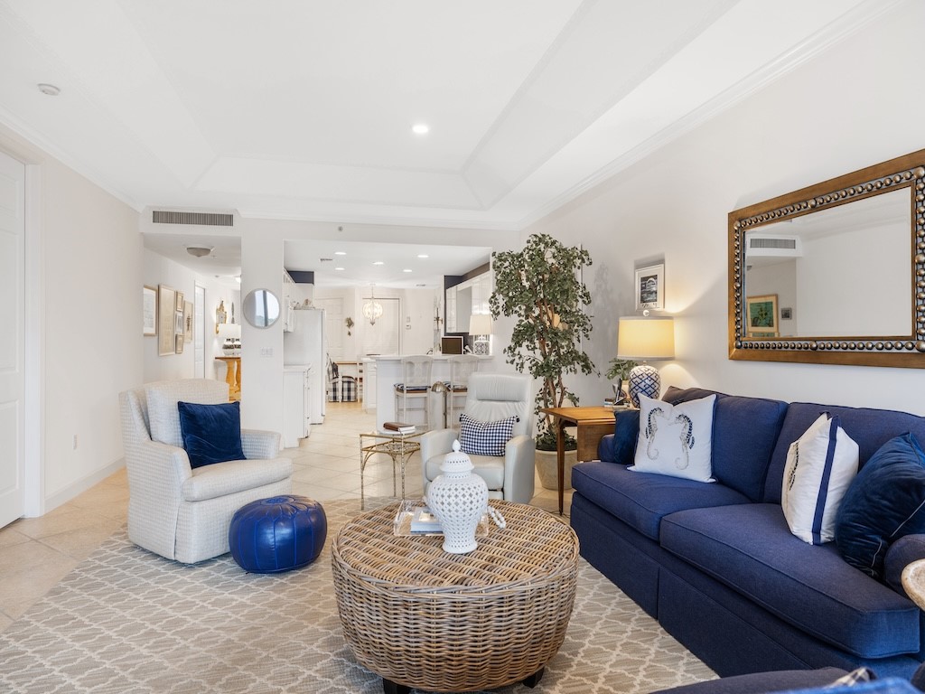 940 Turtle Cove Lane, Unit 302 Vero Beach, FL 32963 - Photo 8 of 30 a living room with furniture and a couch