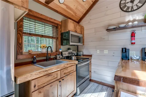 $282,500 | 6150 South Chases Lake Road, Glenfield, NY 13343