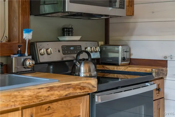 $282,500 | 6150 South Chases Lake Road, Glenfield, NY 13343