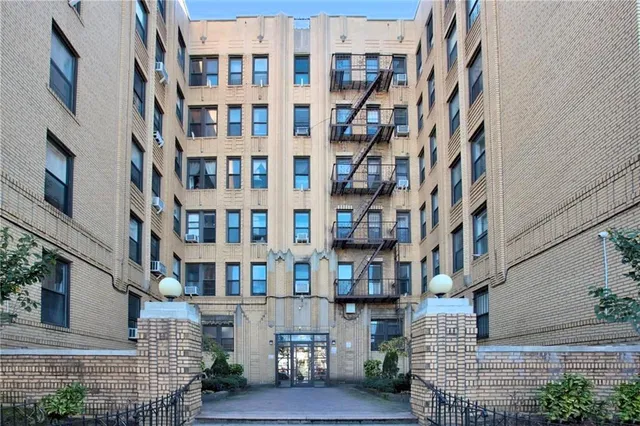 $459,000 | 1610 Avenue P, Unit 4T | Midwood