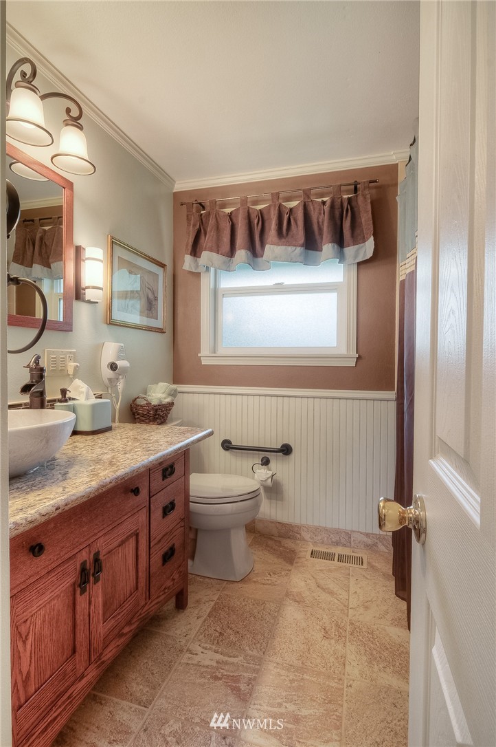 3917 Northeast 11th Place Renton, WA 98056 - Photo 11 of 19