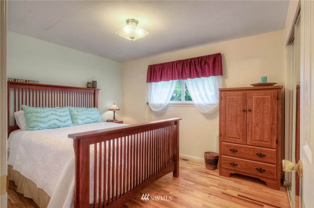 3917 Northeast 11th Place Renton, WA 98056 - Photo 13 of 19