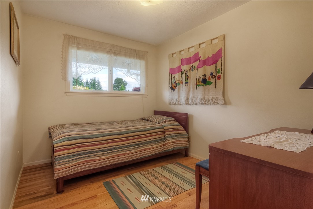 3917 Northeast 11th Place Renton, WA 98056 - Photo 14 of 19