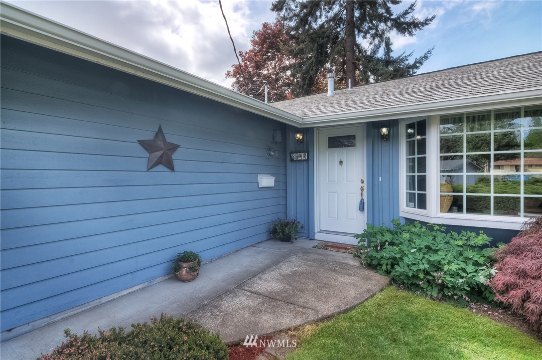 3917 Northeast 11th Place Renton, WA 98056 - Photo 3 of 19