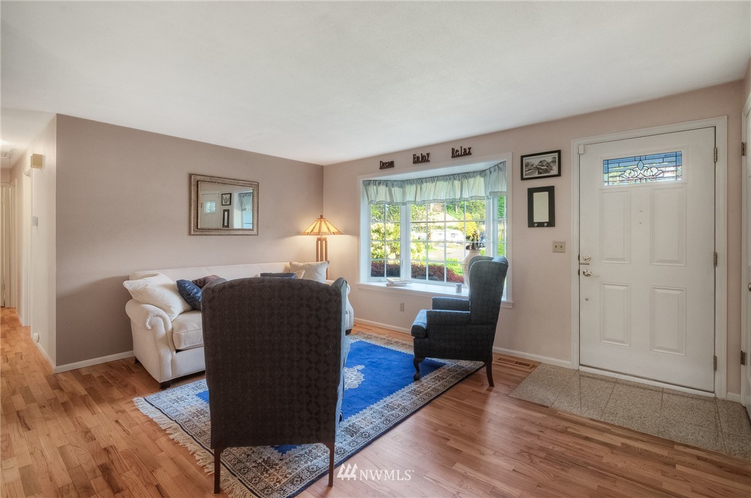 3917 Northeast 11th Place Renton, WA 98056 - Photo 4 of 19