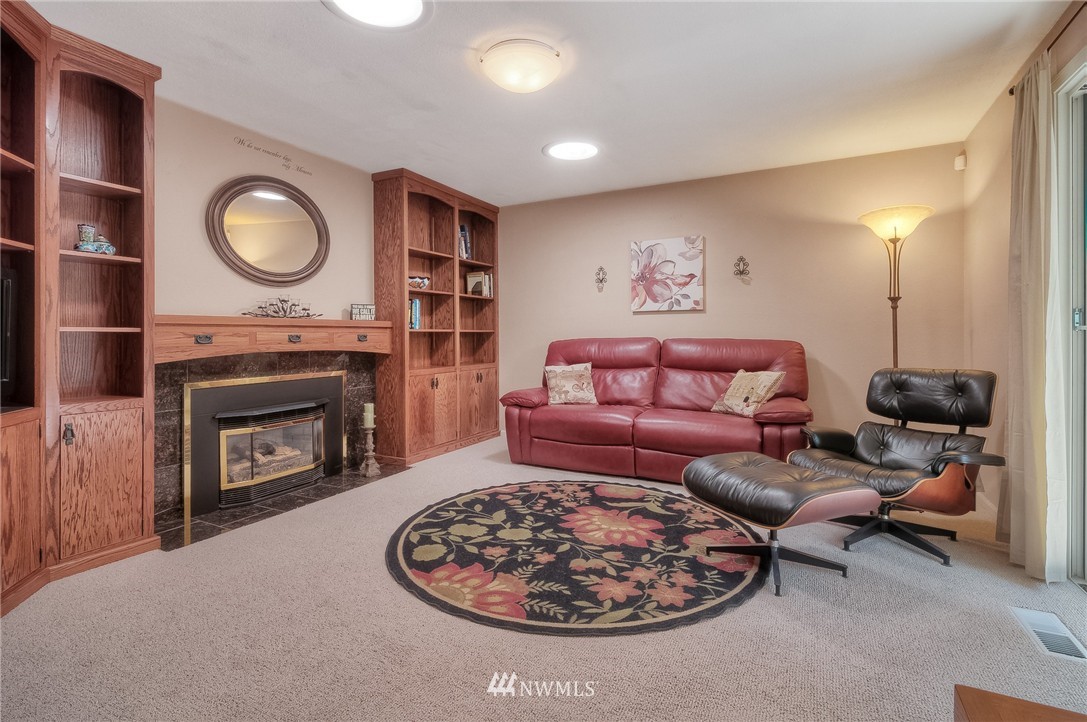 3917 Northeast 11th Place Renton, WA 98056 - Photo 6 of 19