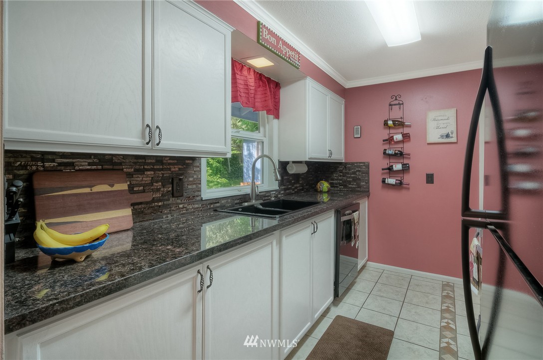 3917 Northeast 11th Place Renton, WA 98056 - Photo 9 of 19
