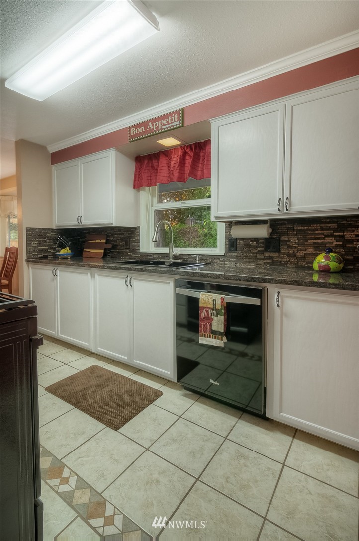 3917 Northeast 11th Place Renton, WA 98056 - Photo 10 of 19