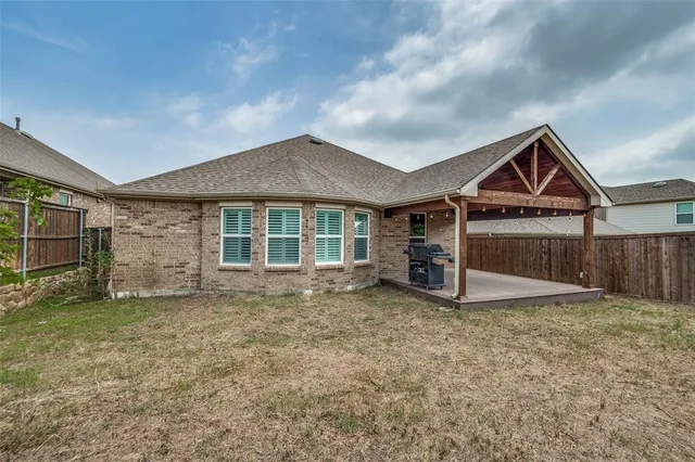 a view of a house with a yard and garage