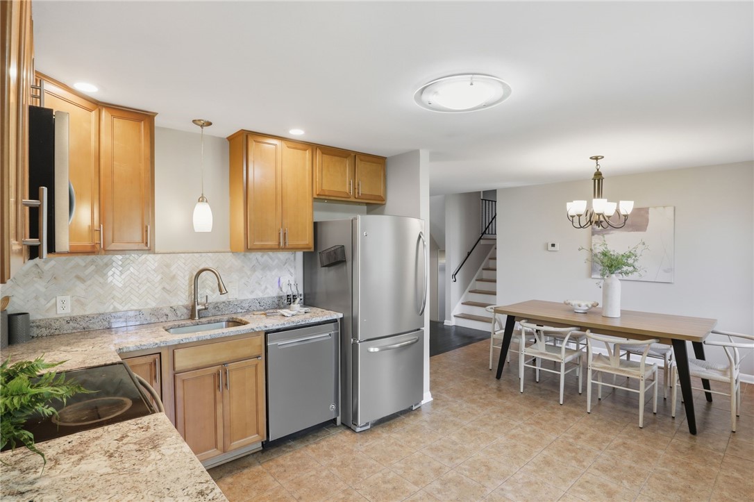 568 English Road Greece, NY 14616 - Photo 11 of 39