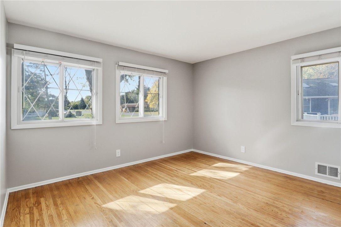 568 English Road Greece, NY 14616 - Photo 25 of 39