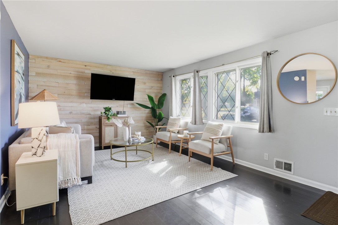 568 English Road Greece, NY 14616 - Photo 6 of 39