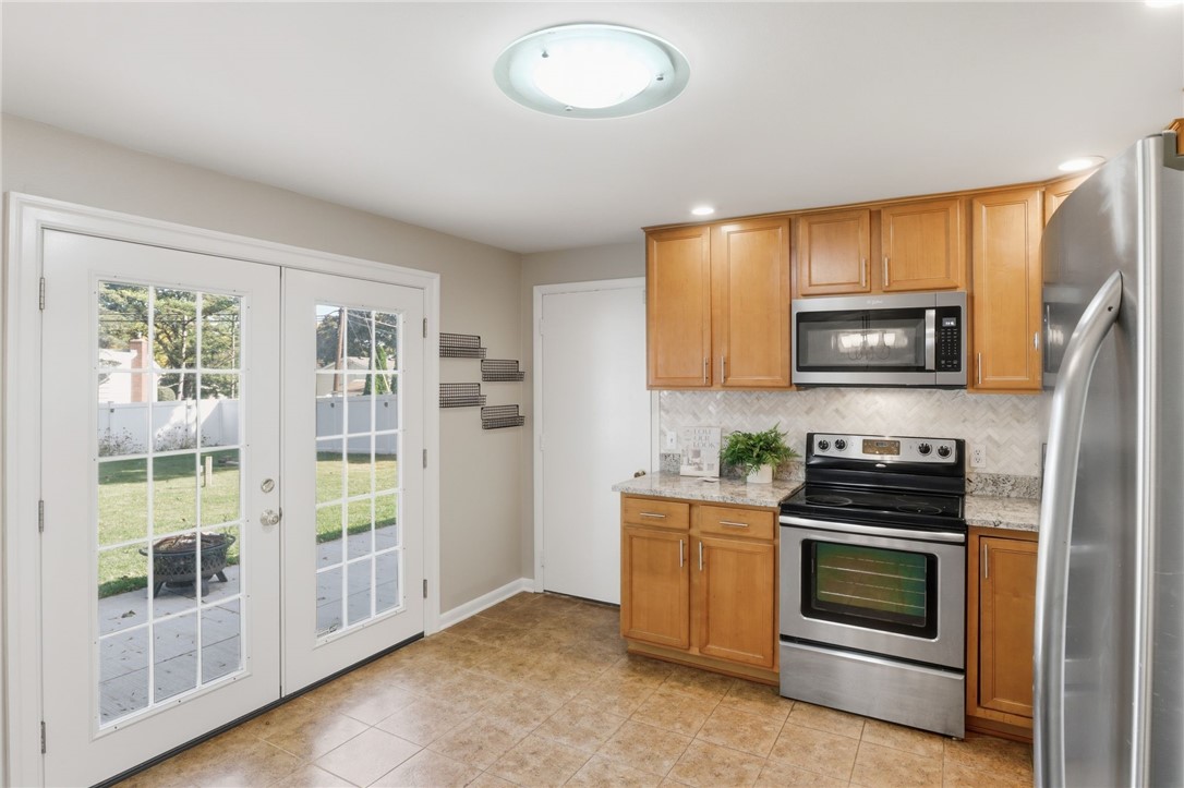 568 English Road Greece, NY 14616 - Photo 9 of 39