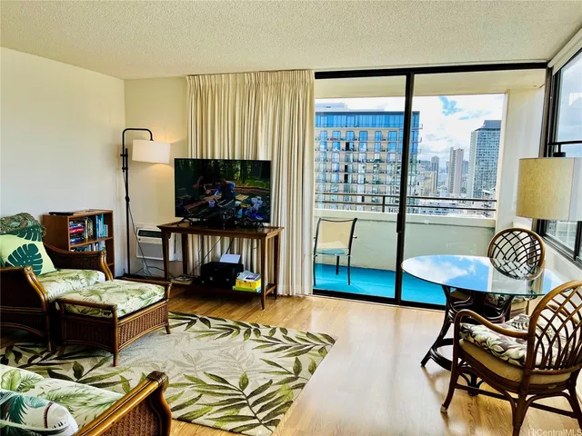 $3,500 | 2410 Cleghorn Street, Unit 3001, Honolulu, HI 96815
