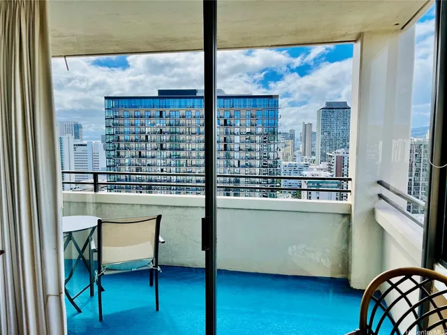 $3,500 | 2410 Cleghorn Street, Unit 3001, Honolulu, HI 96815