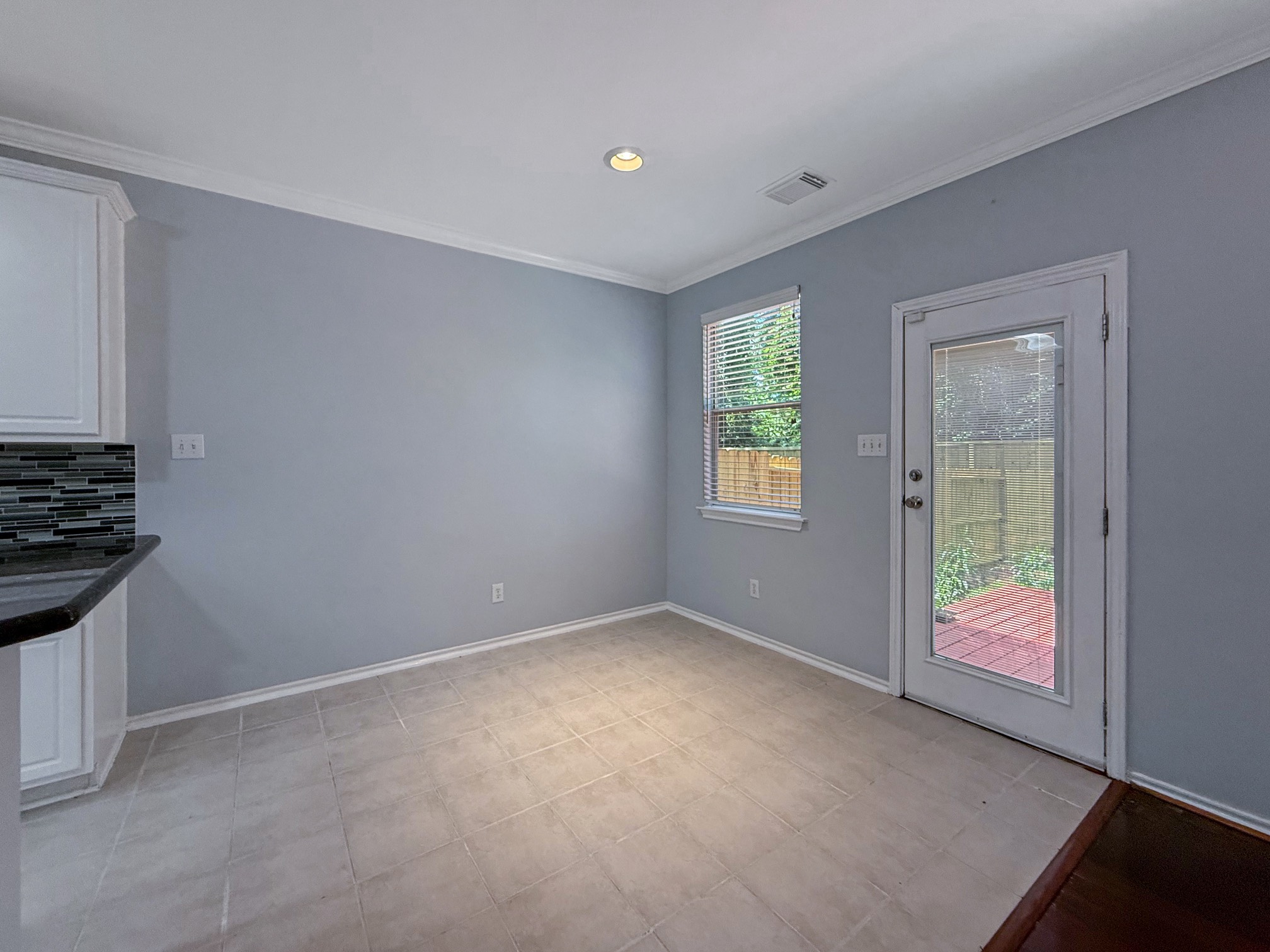 3 Peach Ridge Place The Woodlands, TX 77382 - Photo 4 of 22 an empty room with windows