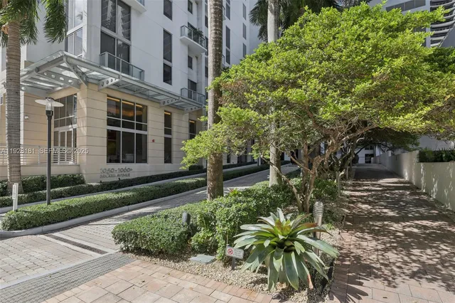 $3,400 | 1060 Brickell Avenue, Unit 2607, Miami, FL 33131
