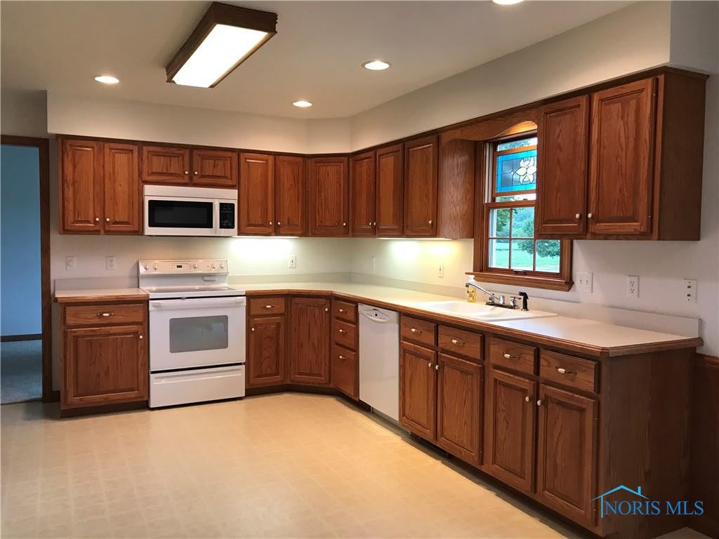 5629 Brown Road Oregon, OH 43616 - Photo 9 of 22 Gallery Image 9