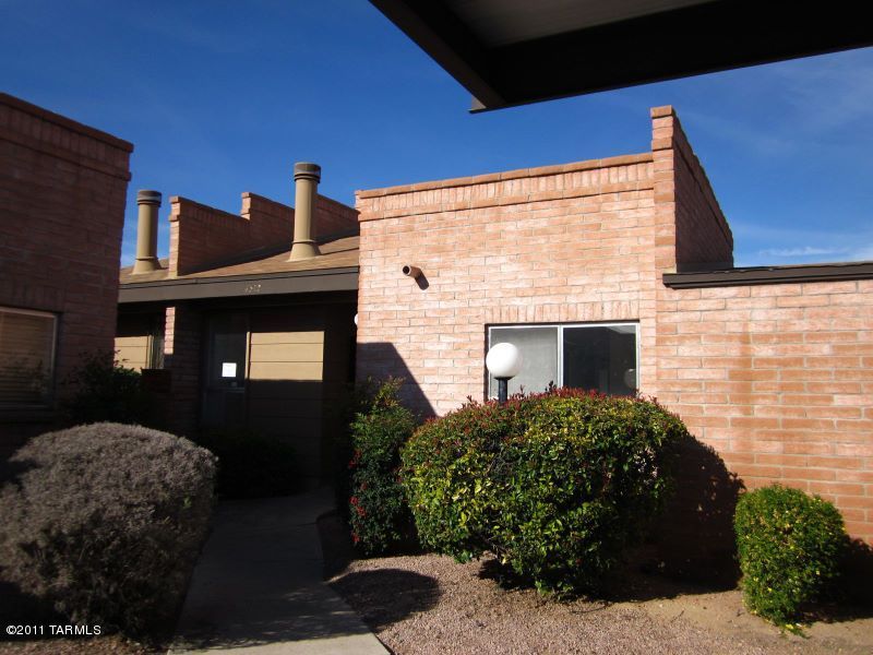 4312 East Allison Road Tucson, AZ 85712 - Photo 2 of 13