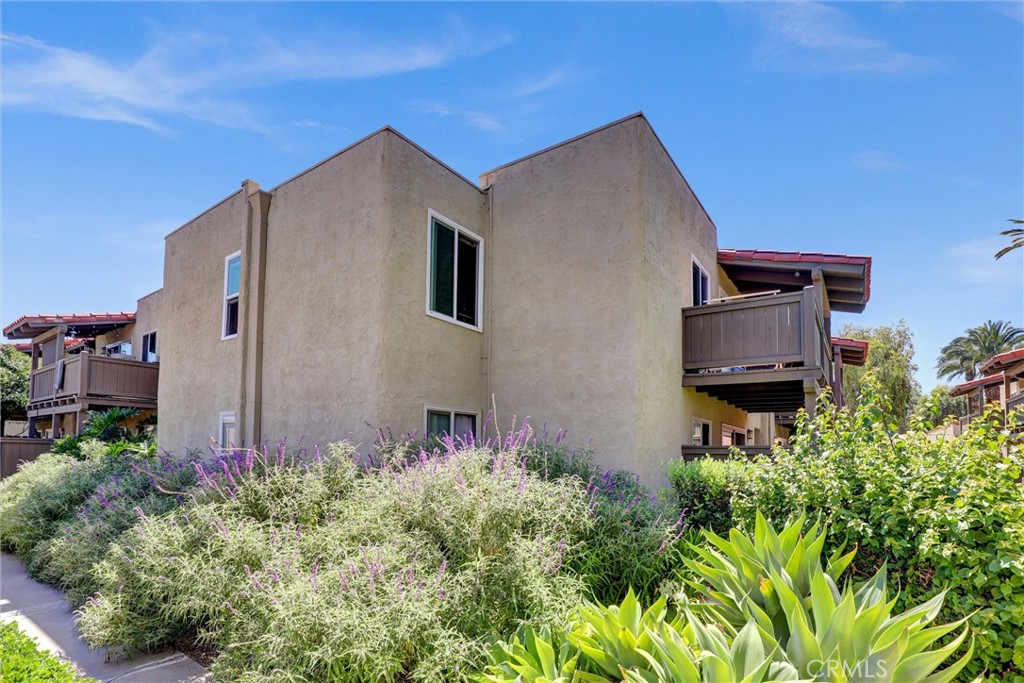 1345 Cabrillo Park Drive, Unit R02 Santa Ana, CA 92701 - Photo 3 of 35