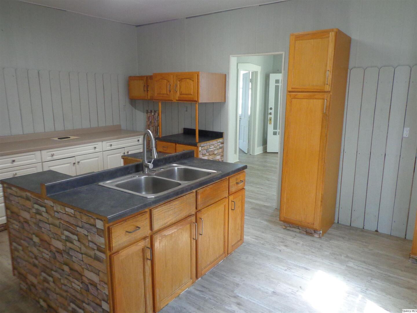 1706 Chestnut Street Quincy, IL 62301 - Photo 12 of 19 Gallery Image 12