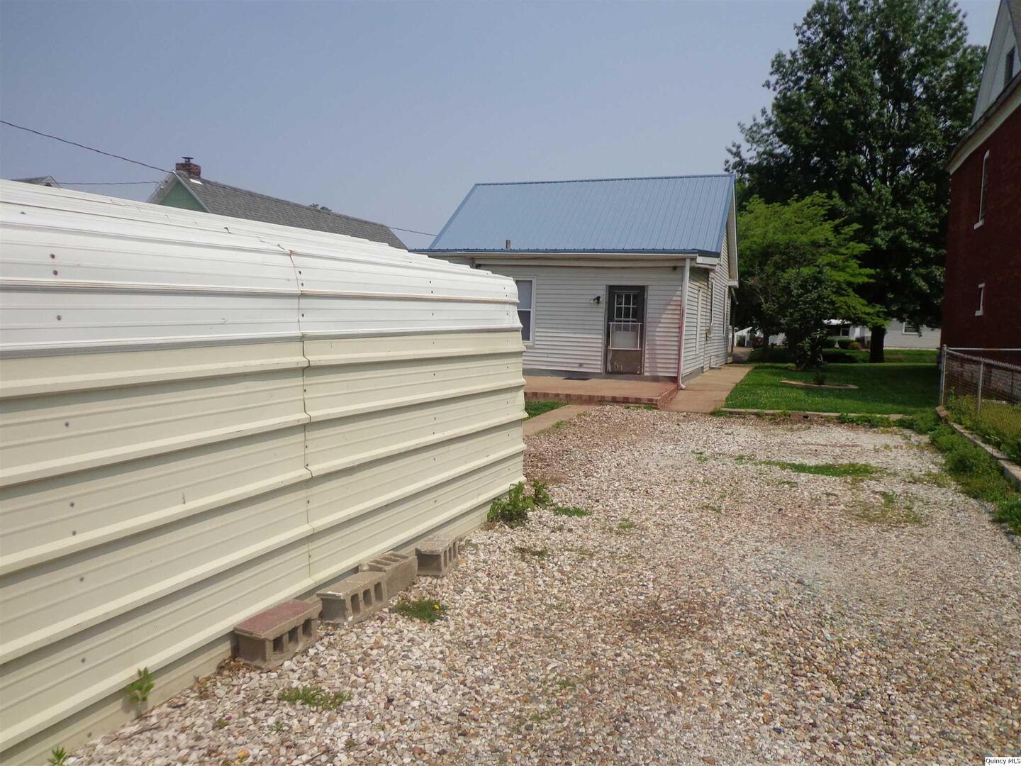 1706 Chestnut Street Quincy, IL 62301 - Photo 8 of 19 Gallery Image 8