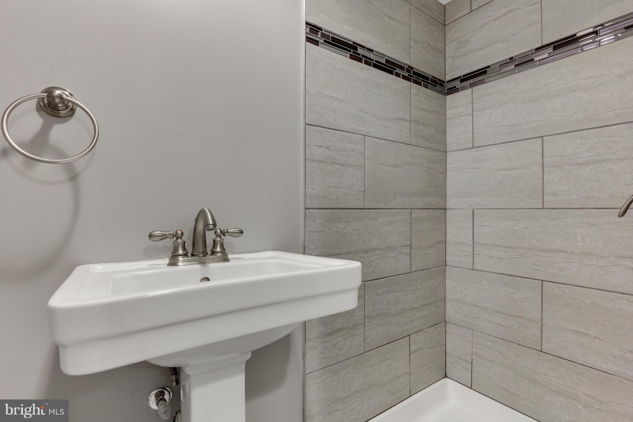 1900 Stanhope Road Baltimore, MD 21222 - Photo 27 of 30 Bath