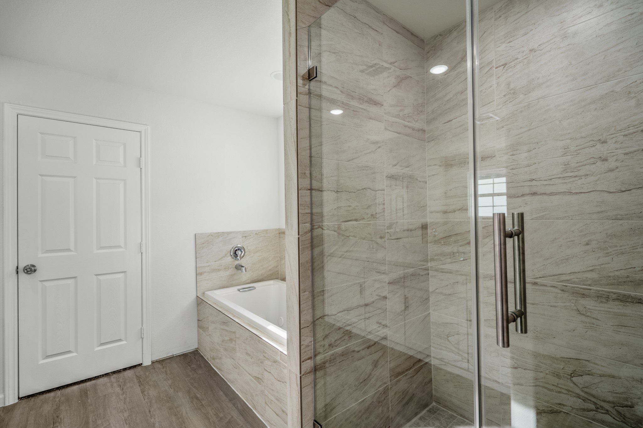 6513 Goldspier Street Houston, TX 77091 - Photo 18 of 31 a bathroom with a bathtub and shower