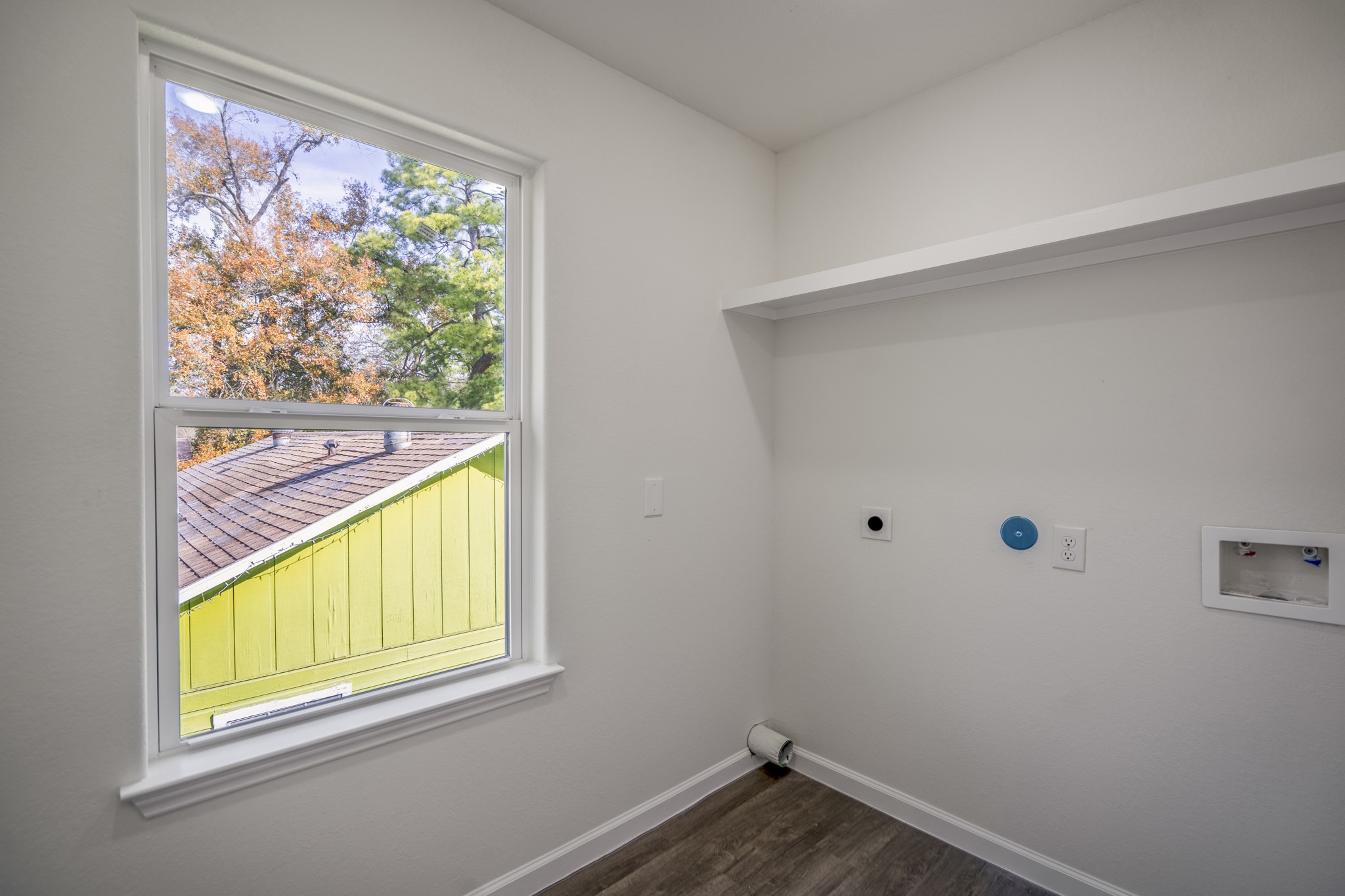 6513 Goldspier Street Houston, TX 77091 - Photo 29 of 31 a view of a room that has a window in it