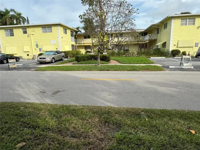 $245,000 | 1501 Arthur Street, Unit 10, Hollywood, FL 33020