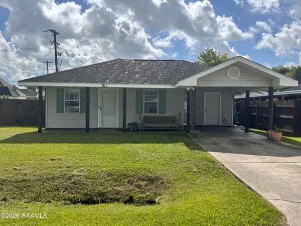 $179,500 | 101 Sugarcreek Drive, Youngsville, LA 70592