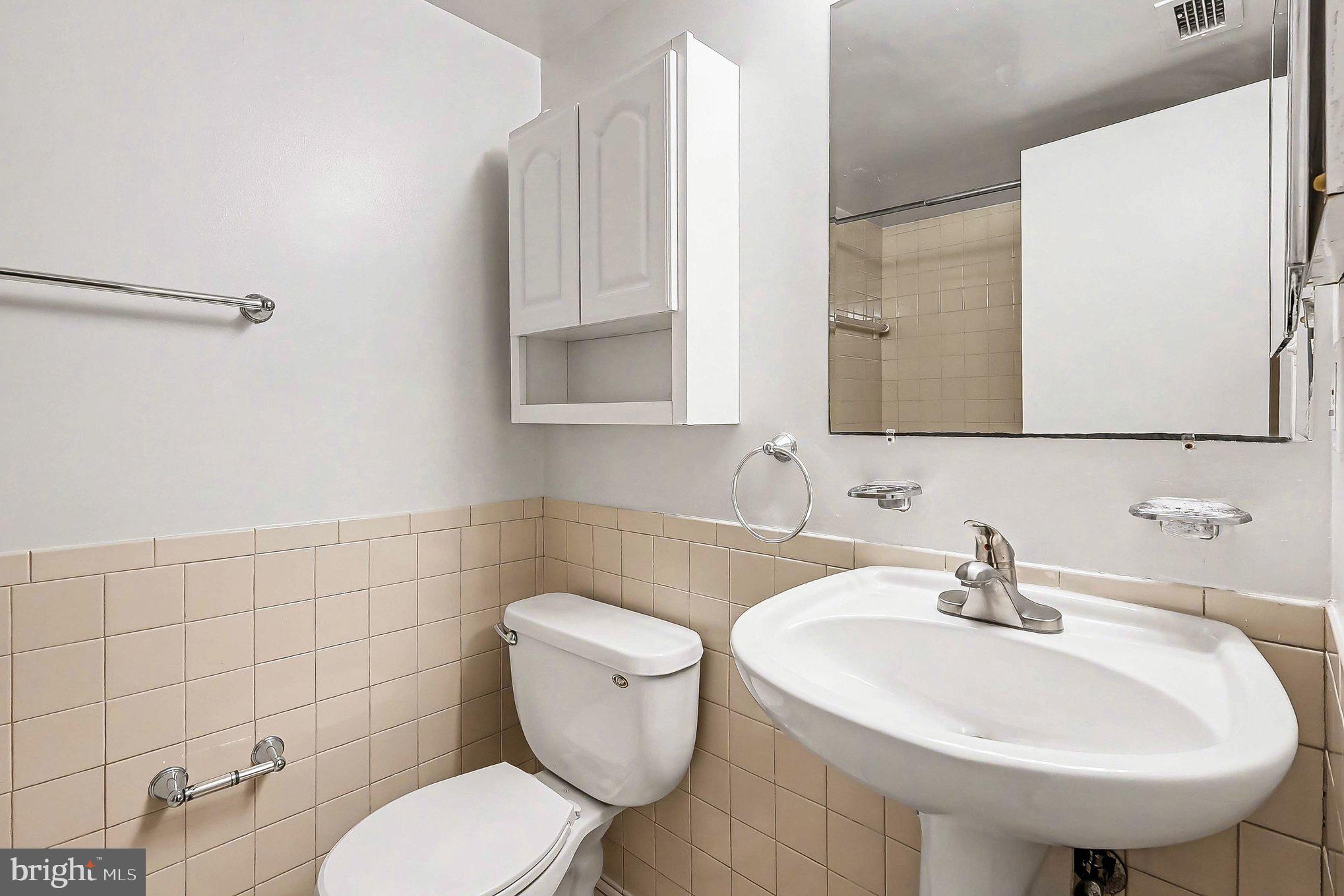 2247 Castle Rock Square, Unit 12C Reston, VA 20191 - Photo 15 of 23 Modern bathroom with clean lines.