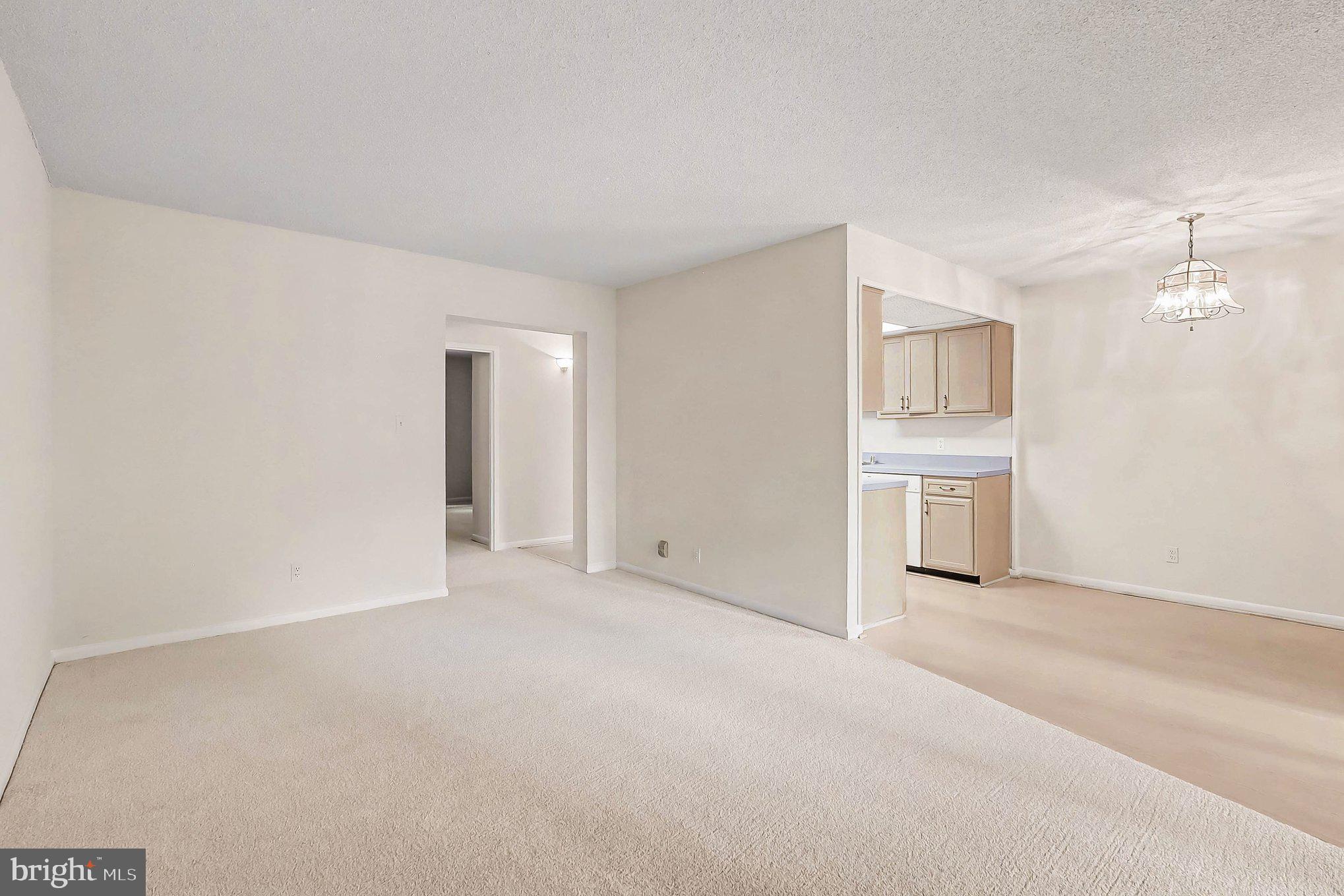 2247 Castle Rock Square, Unit 12C Reston, VA 20191 - Photo 4 of 23 Spacious, light-filled living area.