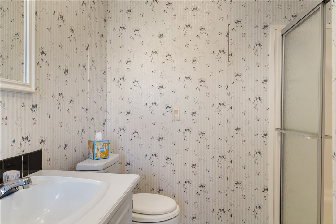 811 Pine Grove Road Seneca, SC 29678 - Photo 12 of 28 Main bathroom