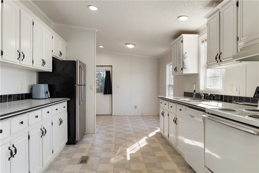 811 Pine Grove Road Seneca, SC 29678 - Photo 15 of 28