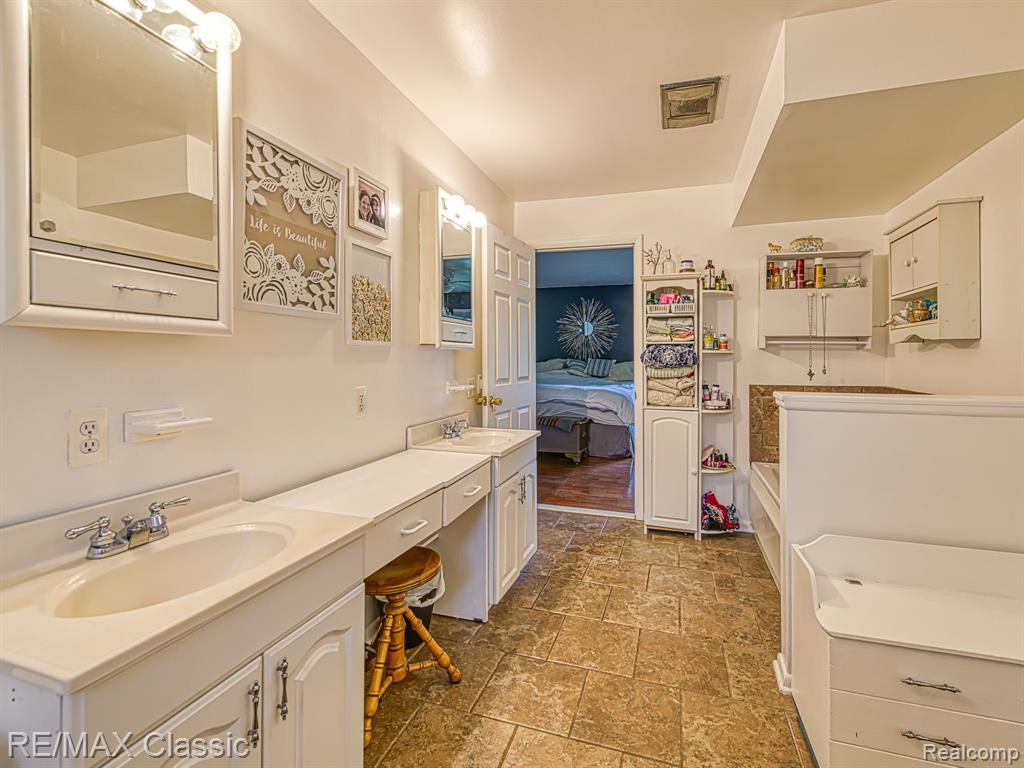 253 Delaware Road Whitmore Lake, MI 48189 - Photo 17 of 35 Gallery Image 17