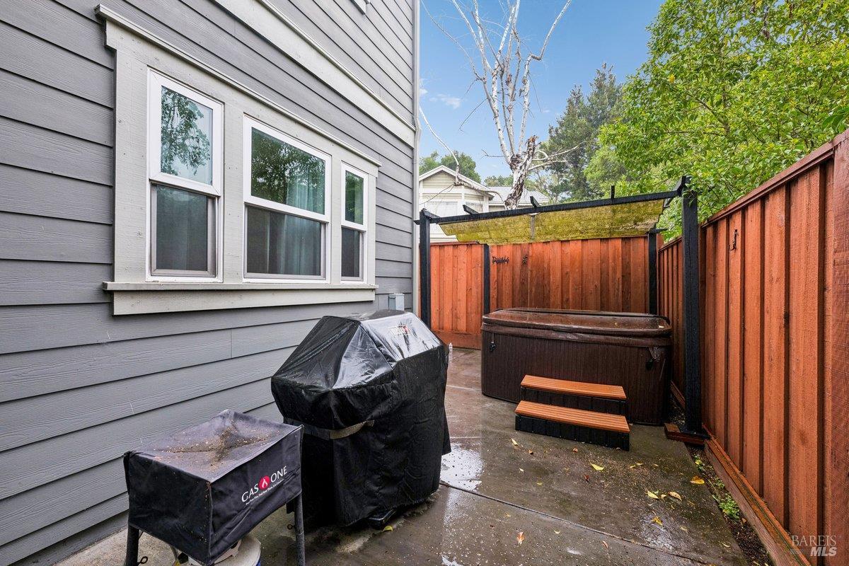 4 Courtney Lane Mill Valley, CA 94941 - Photo 13 of 14 a view of a chairs in a patio