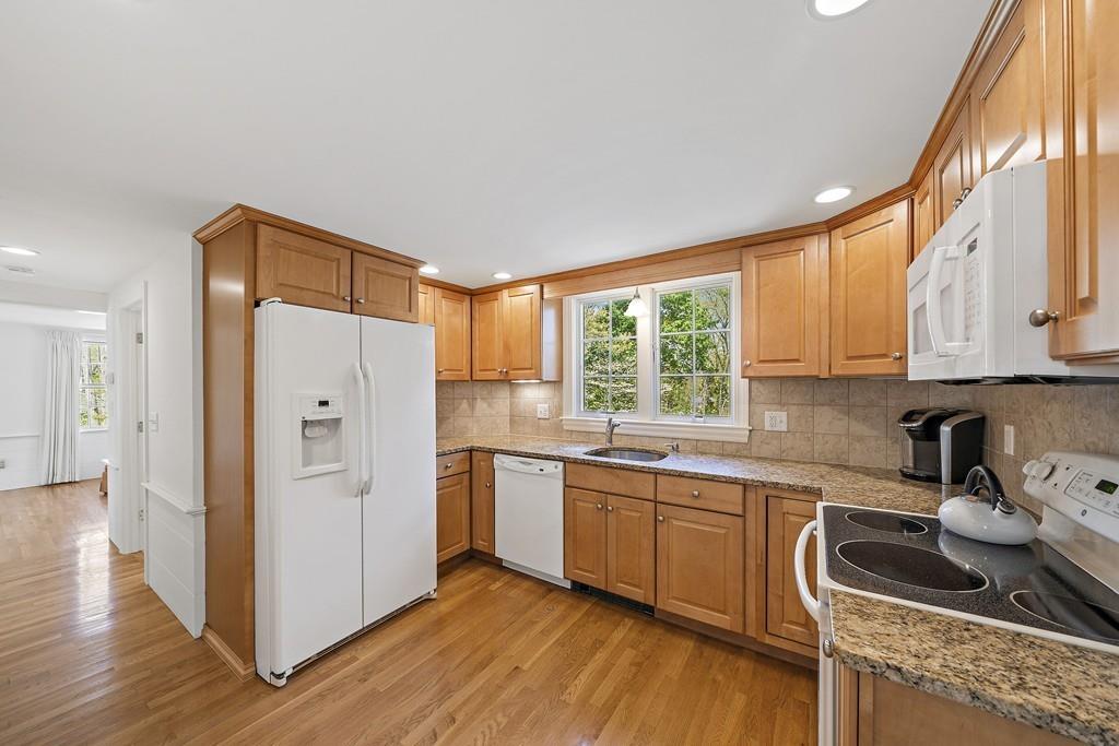 70 Lawson Road Scituate, MA 02066 - Photo 4 of 28 Gallery Image 4