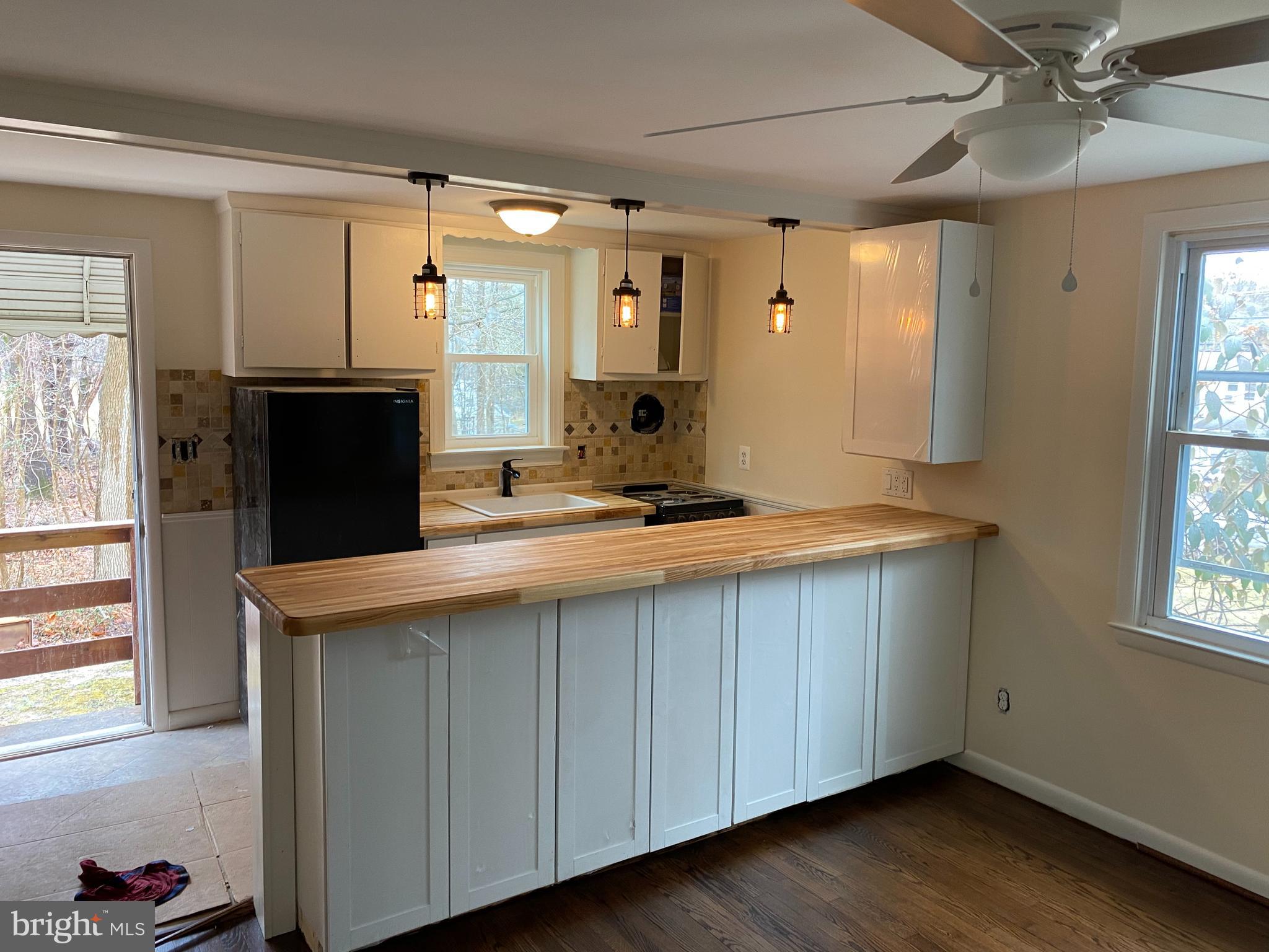 6650 Montgomery Road Elkridge, MD 21075 - Photo 1 of 32 Living / Kit Combo