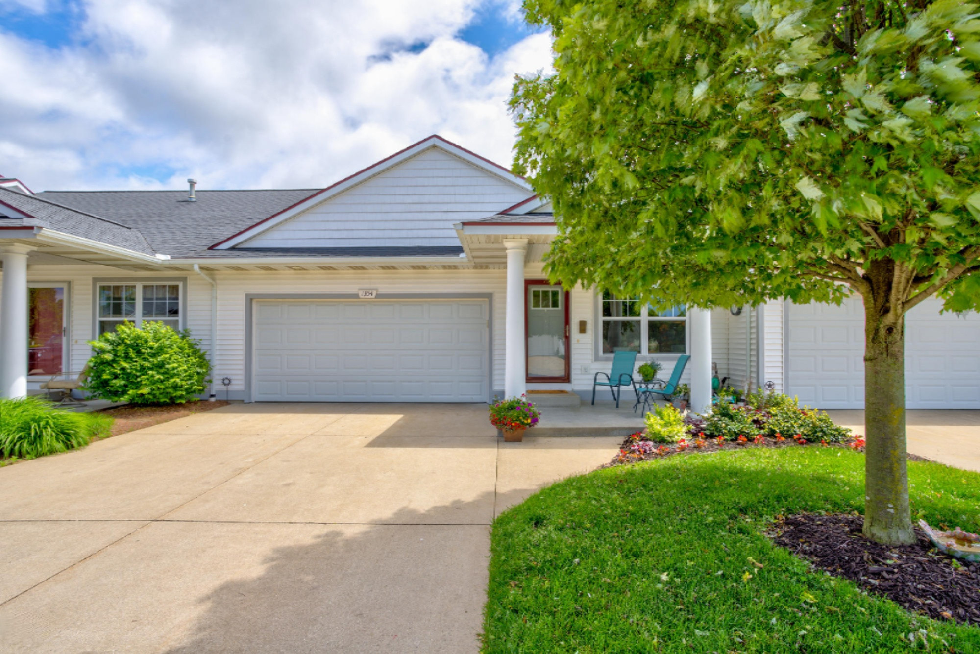 1354 East Point Ridge, Unit 15 Holland, MI 49423 - Photo 2 of 41 1354 East Pointe Ridge #15-1