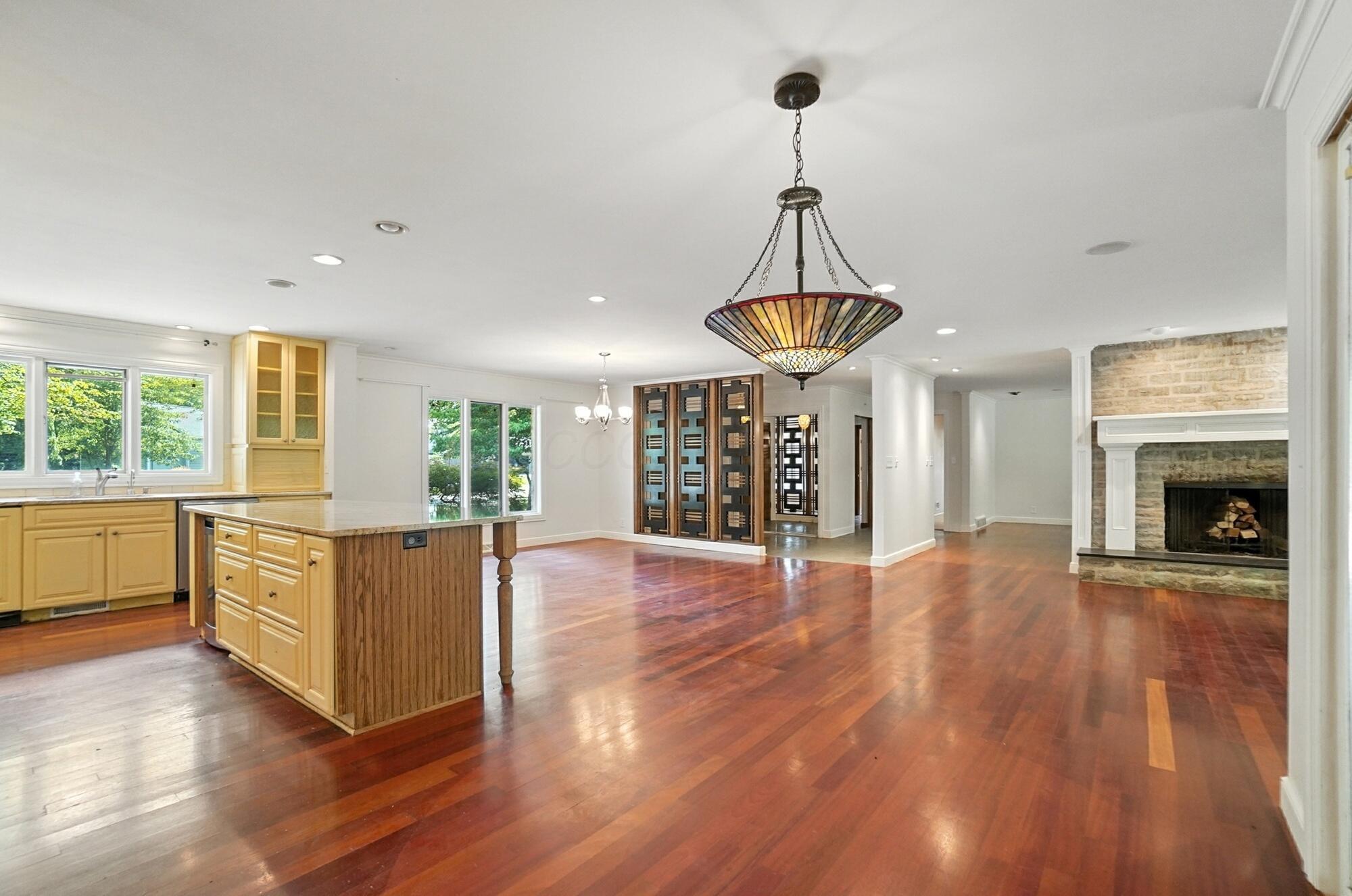 3885 Woodbridge Road Columbus, OH 43220 - Photo 39 of 158 038