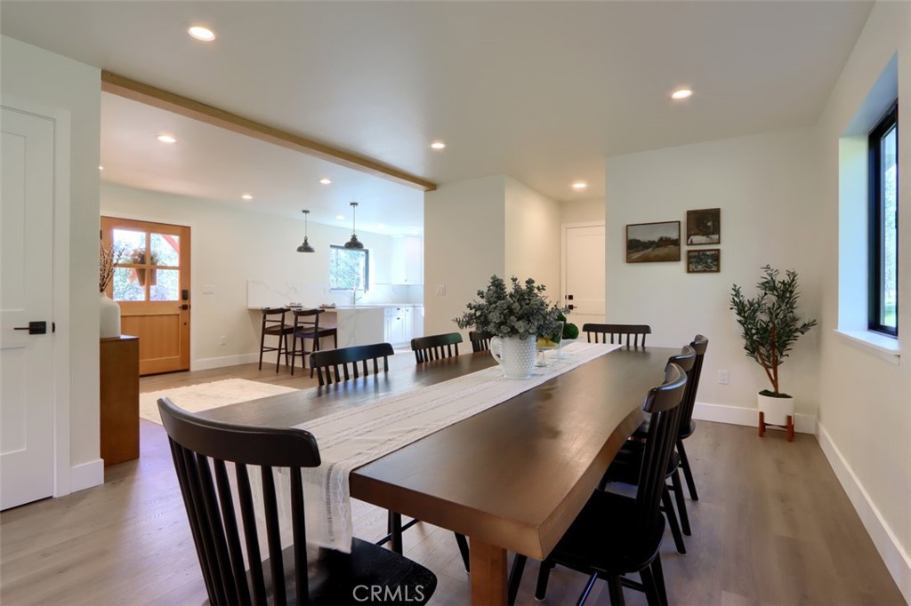 3181 B Triangle Park Road Mariposa, CA 95338 - Photo 13 of 44 a dining room with furniture and window