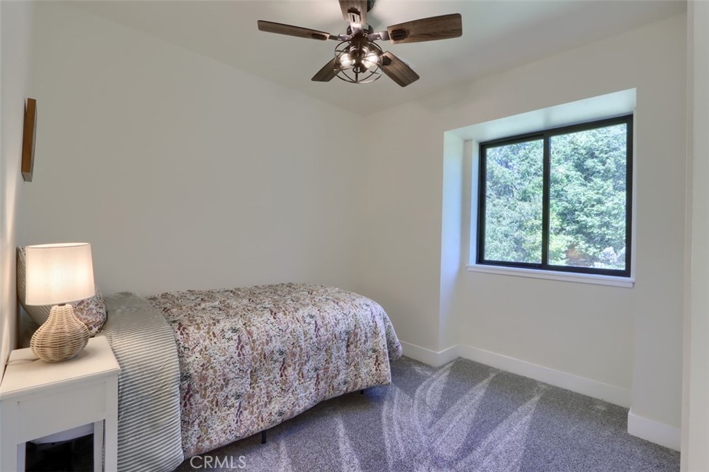 3181 B Triangle Park Road Mariposa, CA 95338 - Photo 26 of 44 a bedroom with a bed and a window